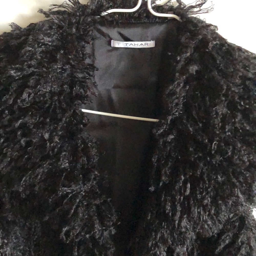 Tahari faux Mongolian fur vest with collar sz XS - Picture 2 of 7